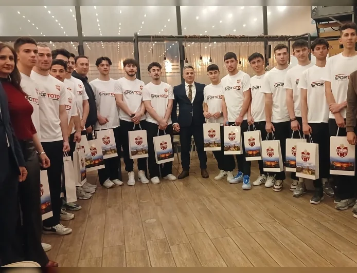 Çorum Gençlik ve Spor İl Müdürü Mustafa Demirkıran: “46 Milli Sporcumuzla Gurur Duyuyoruz” Kahveland’da İftarda Başarılı Sporcularla Buluştu