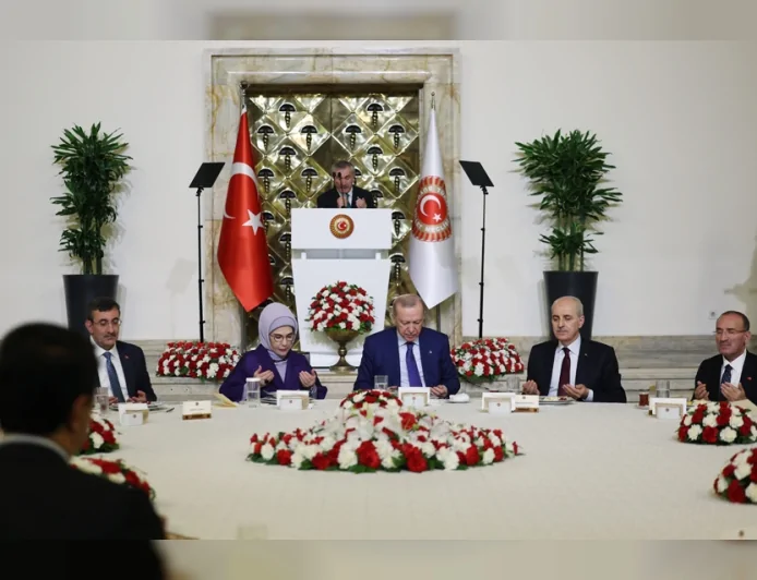 CUMHURBAŞKANI RECEP TAYYİP ERDOĞAN: “SORUNLARIN DİYALOG VE DİPLOMASİYLE ÇÖZÜLMESİNİN, SAVAŞ YERİNE BARIŞIN TARAFINDAYIZ”