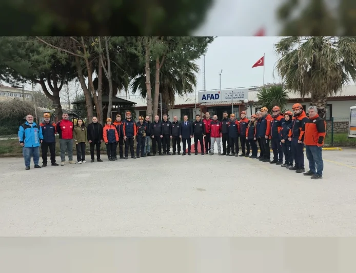 Yalova Valisi Dr. Ahmet Hamdi Usta’dan Arama Kurtarma Kurumuna Ziyaret