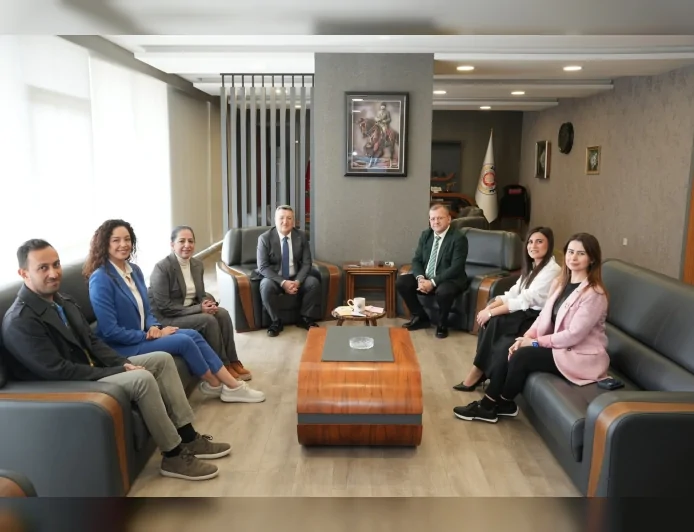 TOBB Çorum Yönetim Kurulu Başkanı Çetin Başaranhıncal Azra Akın’ı Ağırladı: “Çocuklara Yönelik Kültürel Etkinlikler Toplum İçin Büyük Değer Taşıyor”