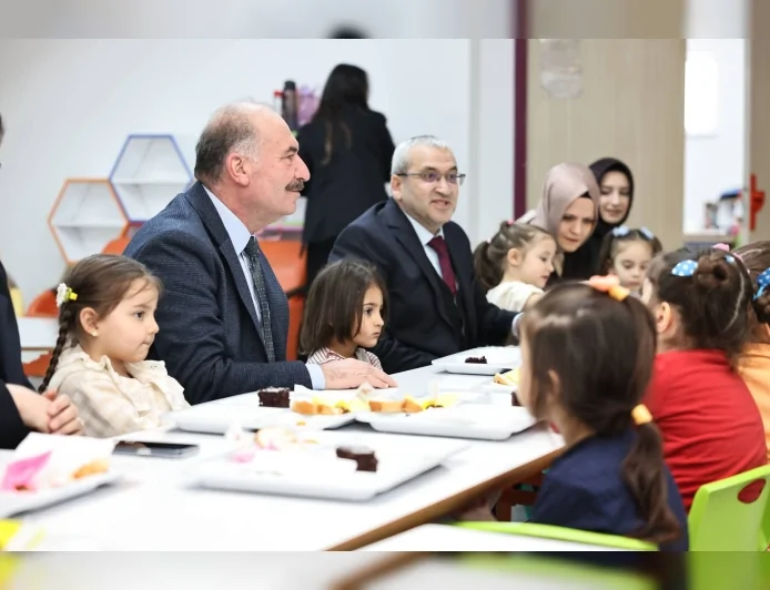 Çorum Valisi Ali Çalgan İkbalevler Anaokulu’nda Düzenlenen Tekne Orucu Etkinliğinde Minik Öğrencilerle Buluştu