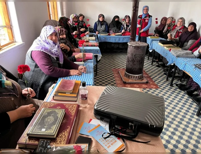Çorum Bayat’ta Kur’an Kursu Kursiyerlerine Kadına Yönelik Şiddetle Mücadele ve Dijital Okuryazarlık