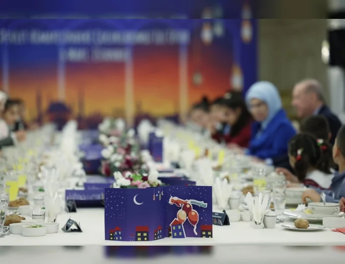 Cumhurbaşkanı Recep Tayyip Erdoğan devlet himayesindeki çocuklarla iftarda buluştu