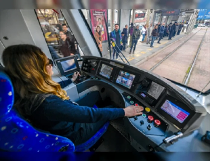 İzmir Metro AŞ Tramvay Sürücüsü Simay Aytimur: “Eşitlik Bir Lütuf Değil Temel Bir Hak”