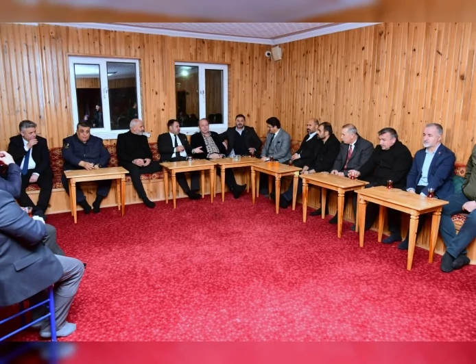 Kahramankazan Belediye Başkanı Selim Çırpanoğlu İçören Kur’an Kursu’nda Düzenlenen İftar Programında Öğrencilerle Bir Araya Geldi