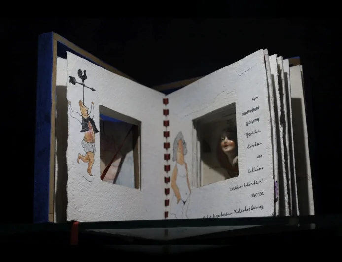 Ege Üniversitesi Kâğıt ve Kitap Sanatları Müzesi nadide koleksiyonuyla kâğıdın ve kitabın tarihsel serüvenini gözler önüne seriyor