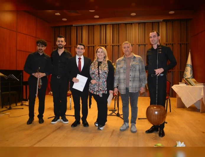 Ege Üniversitesi Devlet Türk Musikisi Konservatuvarında Klasik Türk Musikisi Dinletisi Sanatseverlerle Buluştu