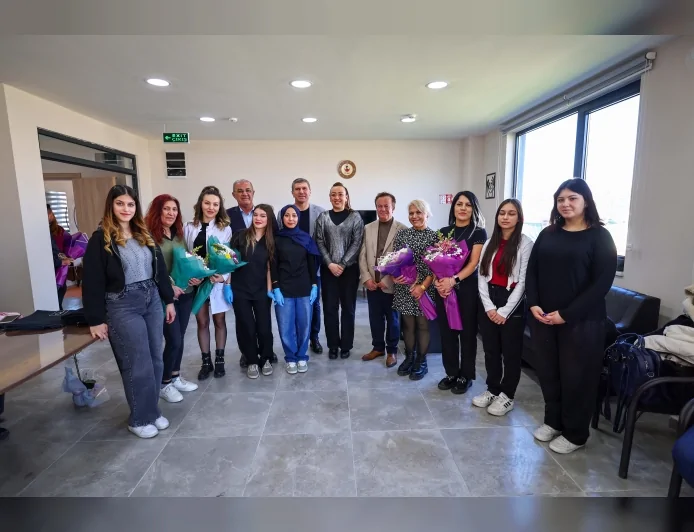 BURDUR’DA GÖNÜLLÜ KUAFÖRLERDEN ENGELLİ BİREYLERE MORAL DESTEĞİ ETKİNLİĞİ!