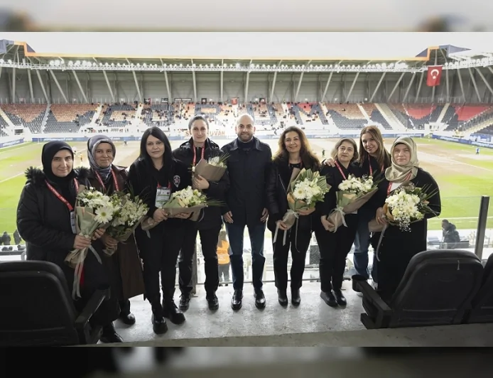 Arca Çorum FK Başkanı Baran Korkmazoğlu Kulüpte Görev Yapan Kadın Çalışanların 8 Mart’ını Kutladı