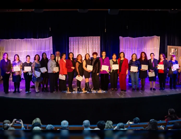 NARLIDERE’DE 8 MART ETKİNLİKLERİNDE SANAT VE EĞİTİM BULUŞTU KADIN DAYANIŞMASI GÜÇLÜ MESAJLARLA VURGULANDI