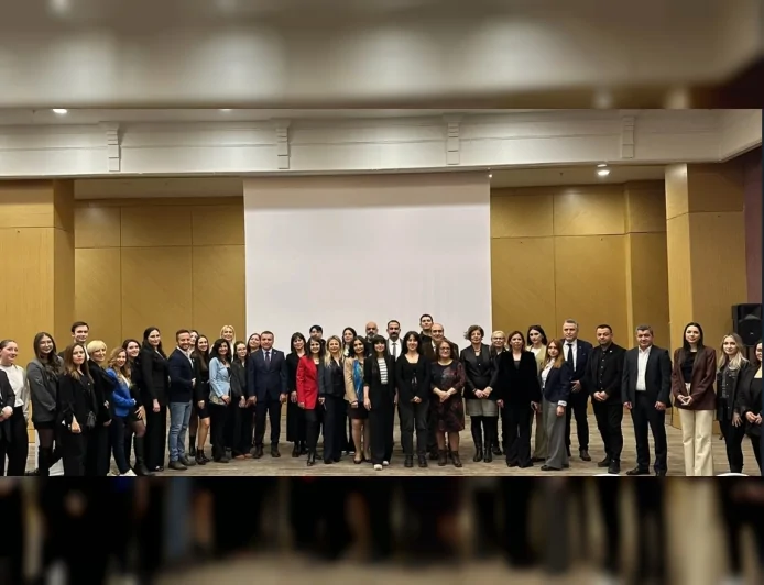 İzmir Gazeteciler Cemiyeti’nin Gazetecilere Yönelik İngilizce Eğitim Programı Ankara’da Düzenlenen Törenle Tamamlandı