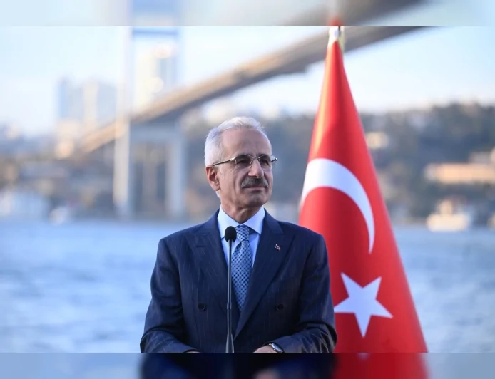 ULAŞTIRMA VE ALTYAPI BAKANI ABDULKADİR URALOĞLU: “DOĞU AKDENİZ’DEKİ GEMİ TRAFİĞİNİ YERLİ VE MİLLİ SİSTEMLE 24 SAAT İZLEYECEĞİZ”