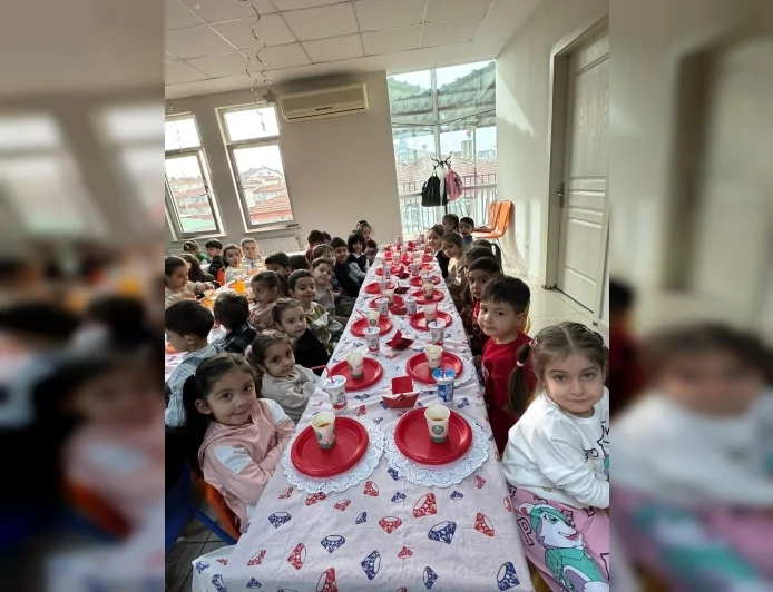 PURSAKLAR’DA NEZAKET OKULU ÖĞRENCİLERİ TEKNE ORUCU TUTARAK RAMAZAN’IN MANEVİ ATMOSFERİNİ DENEYİMLEDİ