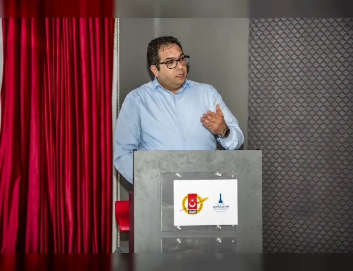 İzmir Gazeteciler Cemiyeti ve Google İş Birliğiyle Gazetecilere Yapay Zeka Okuryazarlığı Eğitimi Verildi