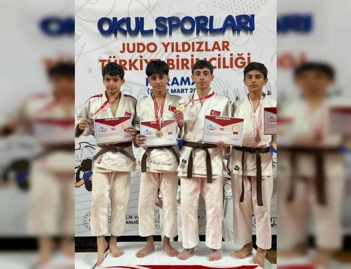 KARAMAN’DAKİ OKUL SPORLARI JUDO TÜRKİYE ŞAMPİYONASI’NDA MANİSALI SPORCULAR 10 MADALYA KAZANDI