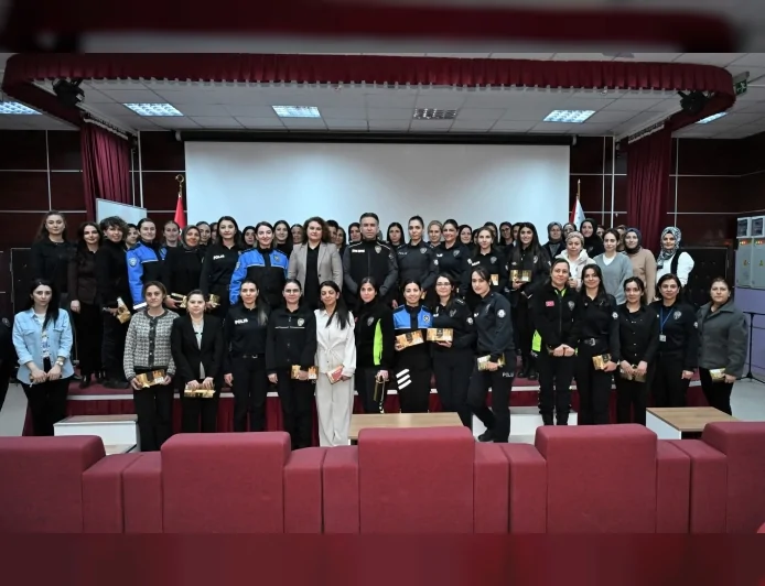 Çorum İl Emniyet Müdürü Arif Pehlivan 8 Mart Dünya Kadınlar Günü’nde Kadın Personelle Bir Araya Geldi