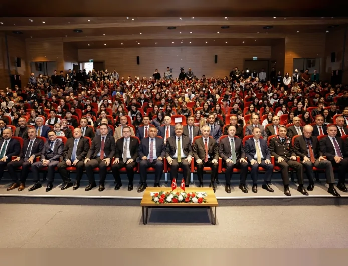 ADANA VALİSİ MUSTAFA YAVUZ: “12 MART BİR MARŞIN DEĞİL BİR MİLLETİN ÖZGÜRLÜK İRADESİNİN İLANIDIR”