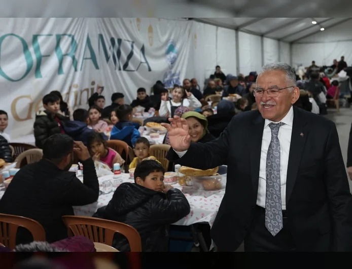 KAYSERİ BÜYÜKŞEHİR BELEDİYE BAŞKANI DR. MEMDUH BÜYÜKKILIÇ ŞEHİT AİLELERİ VE GAZİLERLE İFTAR SOFRASINDA BULUŞTU!