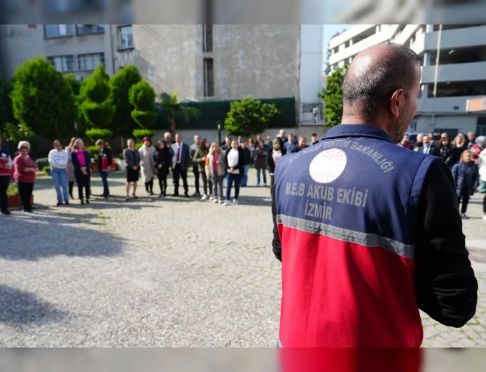 İzmir İl Millî Eğitim Müdürlüğünde Deprem Haftası Kapsamında Kurum Genelinde Tahliye Tatbikatı Yapıldı!