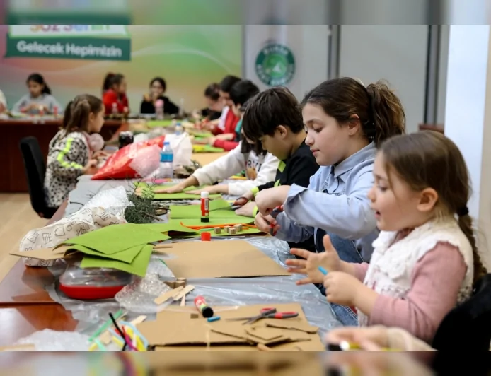 Bursa’da düzenlenen “Bir Günlüğüne Mimar Oluyorum” etkinliğiyle çocuklar mimarlıkla tanıştı