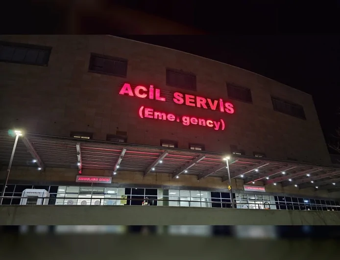 Çorum’da Dağ Yolunda Devrilen Traktörün Altında Kalan 82 Yaşındaki Sürücü Ağır Yaralandı