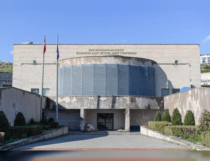 İzmir Büyükşehir Belediyesi Bornova Aşık Veysel Amfi Tiyatro’yu Yenileyerek Yeni Sezona Hazırlıyor