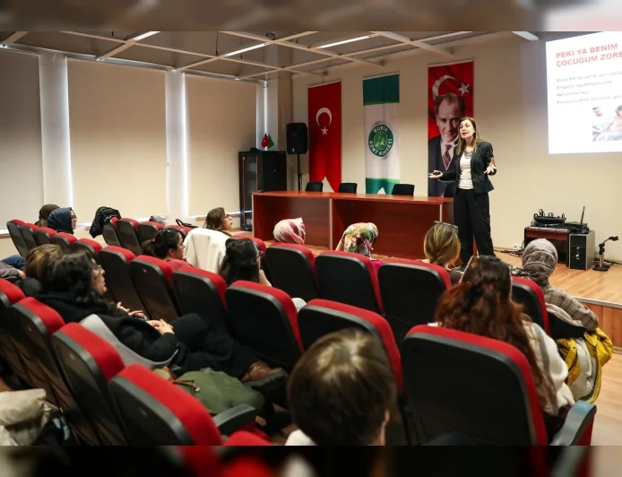Bursa Kent Konseyi Akran Zorbalığına Karşı Ebeveyn Farkındalığını Artırmak İçin Bilgilendirme Semineri Düzenledi