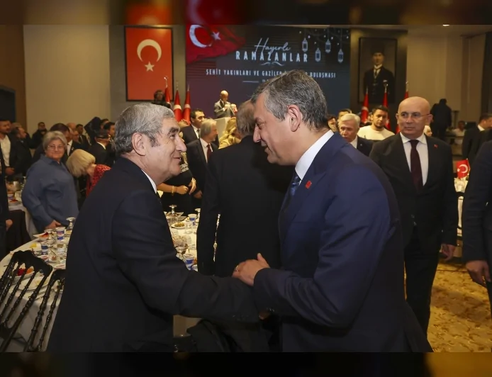 CHP GENEL BAŞKANI ÖZGÜR ÖZEL: “İKTİDARIMIZIN İLK AYINDA ŞEHİT AİLELERİ VE GAZİLER İÇİN 18 KANUNU GEÇİRECEĞİZ”