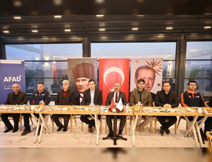 Çorum Valisi Ali Çalgan AFAD Personeliyle İftar Programında Bir Araya Geldi