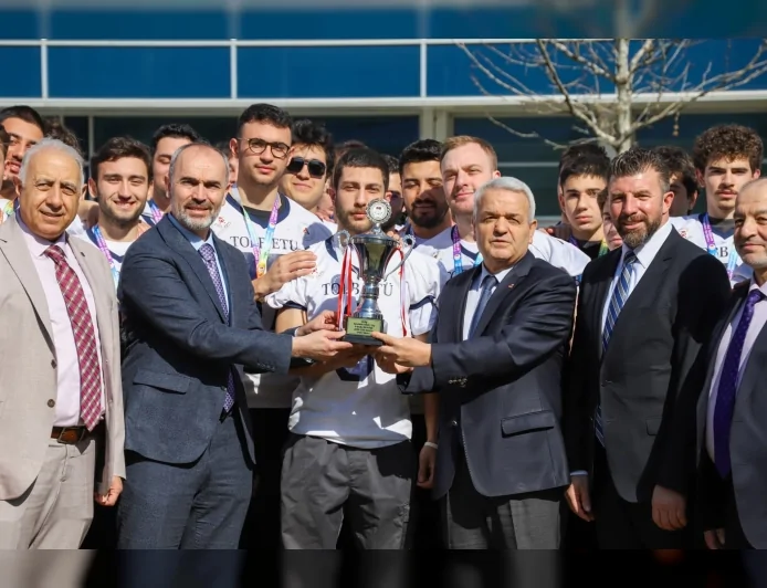 TOBB ETÜ’de Üniversitelerarası Korumalı Futbol Başarısı Ödül Töreniyle Taçlandı