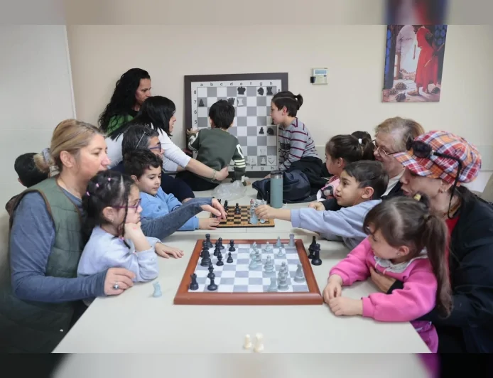 Konak Belediyesi İleri Yaş Merkezi’nde çocuklarla bayram coşkusu yaşandı