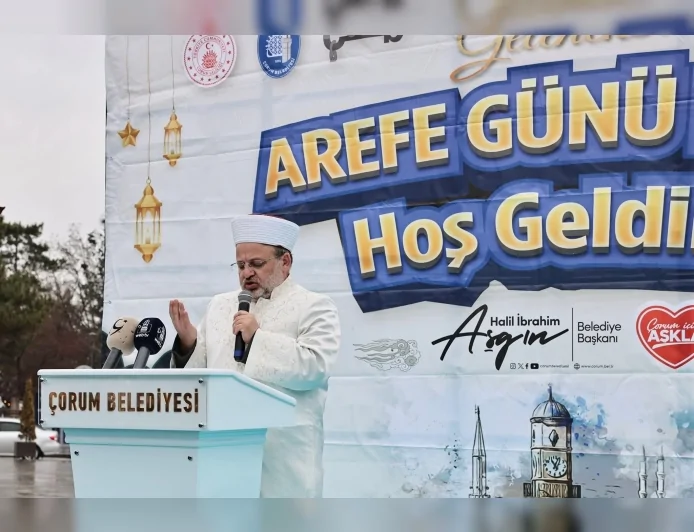 Çorum’da Asırlık Arefe Duası Geleneği Veli Paşa Hanı Önünde Yaşatıldı