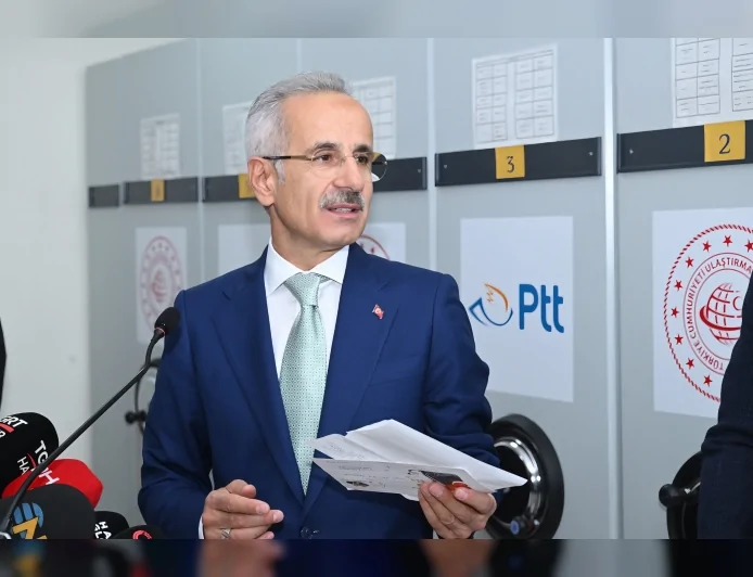 Ulaştırma ve Altyapı Bakanı Abdulkadir Uraloğlu: “PTT’nin köklü posta geleneğiyle bayramların manevi atmosferini yaşatmaya devam ediyoruz”