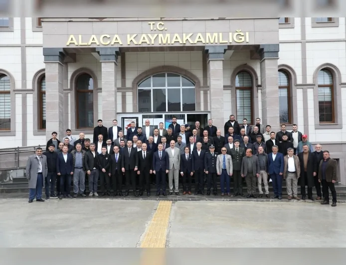 Alaca’da Şehit Halil İbrahim Aygül Sosyal Tesisi’nde Bayramlaşma Programı Yoğun Katılımla Yapıldı