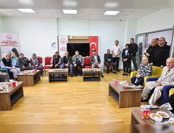 Çorum Valisi Ali Çalgan Huzurevinde Yaşlıları Ziyaret Etti Bayram Tebrikleri İletildi