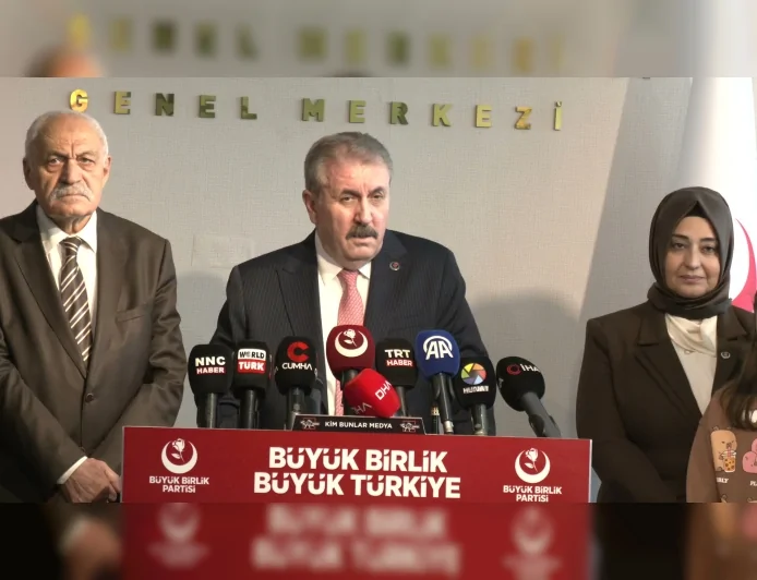 Büyük Birlik Partisi Genel Başkanı Mustafa Destici: “Bayramlar kardeşlik duygularını artırıyor, siyasetçiler bir araya gelebilmeyi başarmalı”