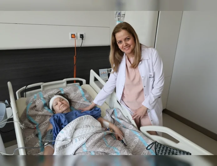 İzmir’de 72 Yaşındaki Batı Türker 60 Yıllık Sessizliği Koklear İmplant Ameliyatıyla Aşmaya Hazırlanıyor!