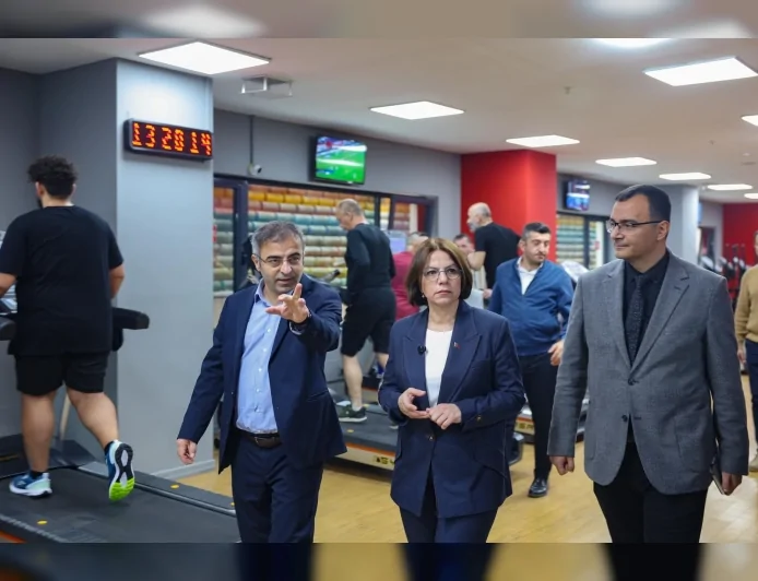 MALTEPE BELEDİYE BAŞKANI ESİN KÖYMEN SPOR YAPAN KADINLARLA BULUŞTU