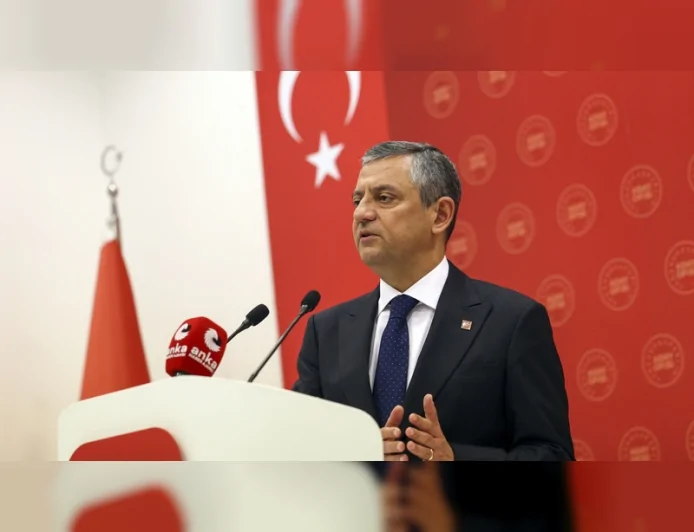 CHP Genel Başkanı Özgür Özel: “Ekonomimiz savaşa hazırlıksız yakalandı, akaryakıtta KDV acilen düşürülmeli”