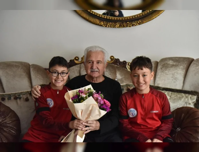 Altıeylül’de Yaşlılara Saygı Haftası kapsamında genç sporcular efsane isimlerle buluştu