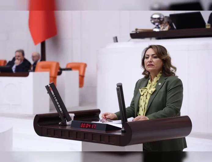 CHP Adana Milletvekili Dr. Müzeyyen Şevkin TBMM’de sordu “Tahliye edilen Zeydan Karalar neden görevine iade edilmiyor”