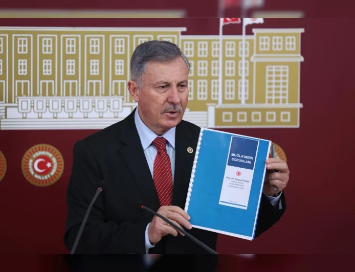 YENİ YOL GRUBU GELECEK PARTİSİ GRUP BAŞKANVEKİLİ DOÇ DR SELÇUK ÖZDAĞ: “MUĞLA CİDDİ BİR KIRILMA RİSKİYLE KARŞI KARŞIYA”