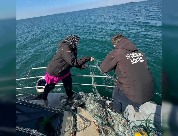 Yalova İl Tarım ve Orman Müdürlüğü Marmara Denizi’nde 1000 Metrelik Kaçak Av Ağına El Koydu