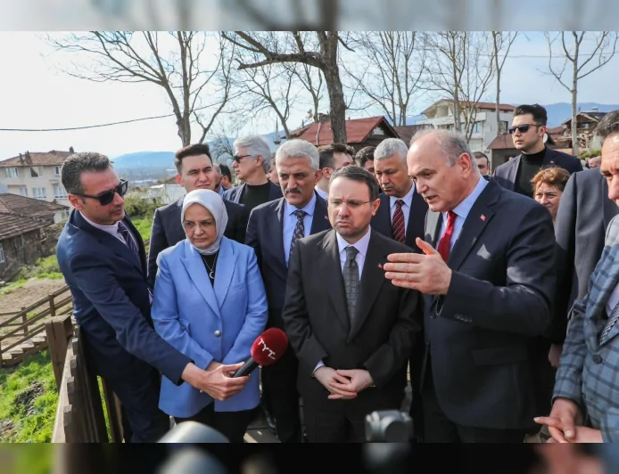 ADALET BAKANI AKIN GÜRLEK KONURALP ANTİK TİYATROSU İÇİN “BU TARİHİ DOKU VE MANZARA İNSANI BÜYÜLÜYOR” DEDİ