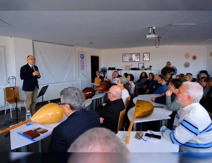 Eskişehir Büyükşehir Belediyesi kıdemli vatandaşları türkü programında buluşturdu