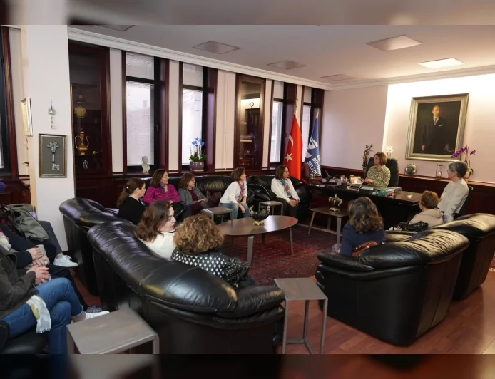 Eskişehir Büyükşehir Belediye Başkanı Ayşe Ünlüce Ankara Hukuk Mezunu Kadınları Ağırladı