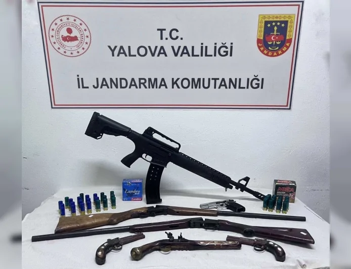 Yalova’da Jandarma Operasyonu: Tarihi Nitelikte Silahlar Dahil Çok Sayıda Mühimmat Ele Geçirildi