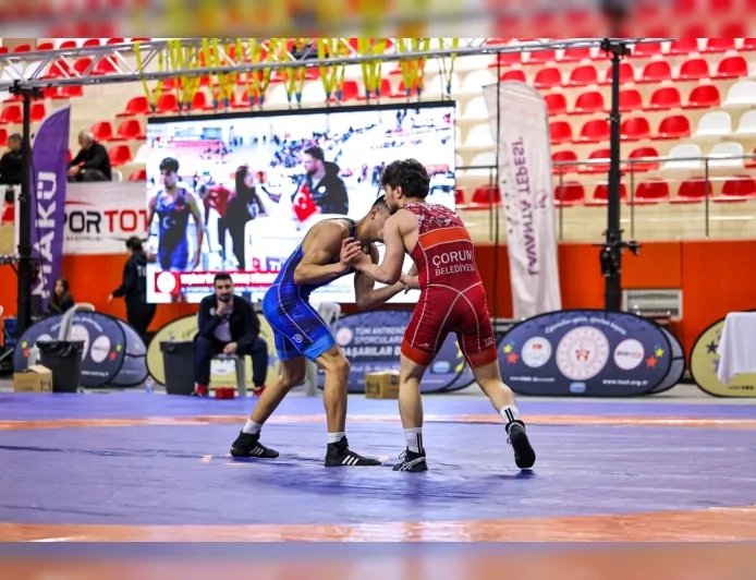 ÜNİLİG Yeşilay Güreş Türkiye Şampiyonası Burdur’da 619 sporcunun katılımıyla devam ediyor