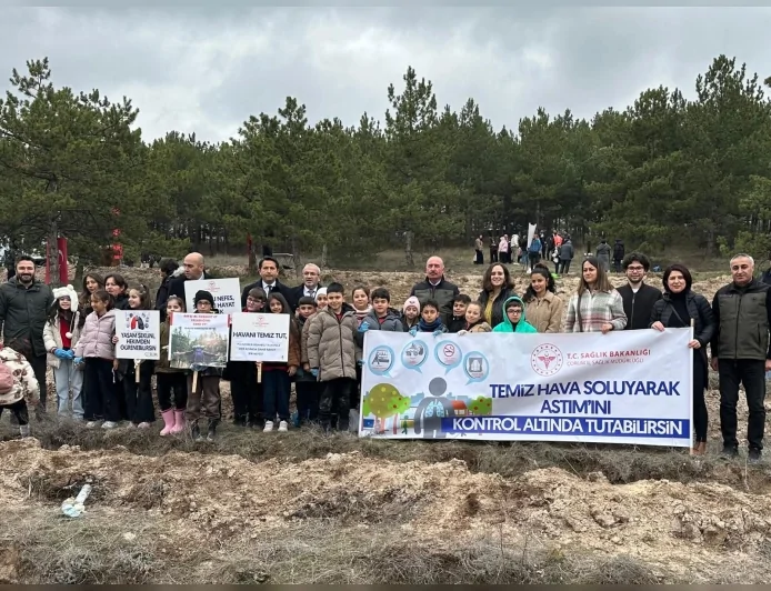 ÇORUM İL SAĞLIK MÜDÜRLÜĞÜNDEN AĞAÇ DİKME ETKİNLİĞİ İLE TEMİZ HAVA VE SAĞLIK FARKINDALIĞI