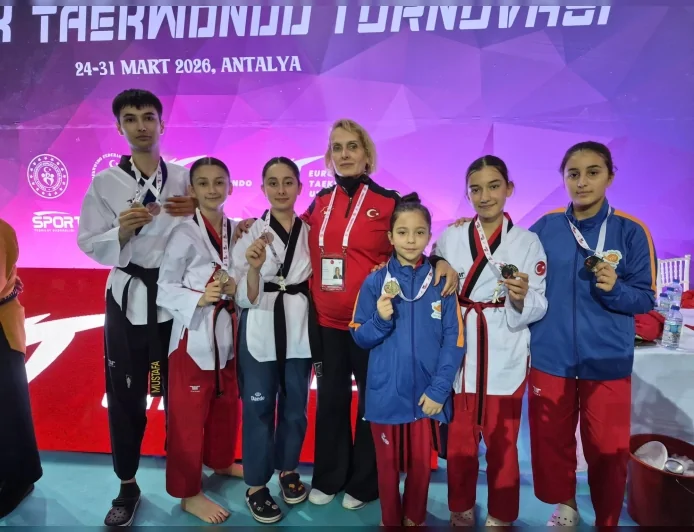 Seferihisar Belediyesi sporcuları uluslararası şampiyonada madalyalar kazandı